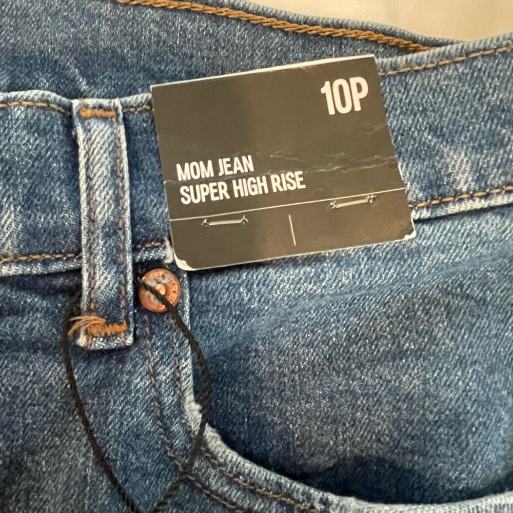 NWT Express Super High Rise Mom Jean Size 10 Petite